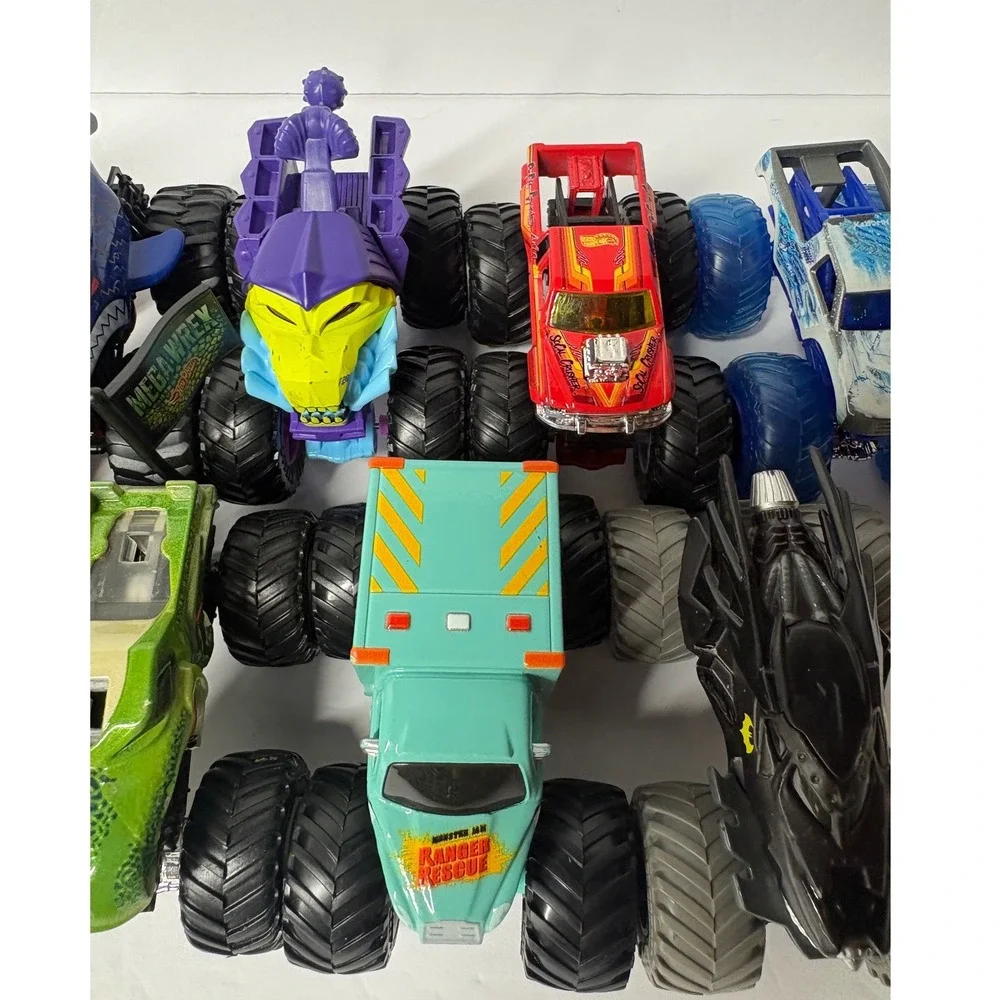 Hot Wheels Monster Jam Diecast Monster Trucks Batmobile Gunkster Mega-Wrex 1:64